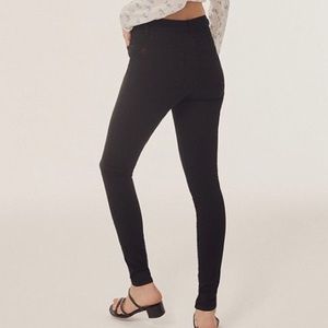 BDG Twig High-Rise Skinny Jean - Black!